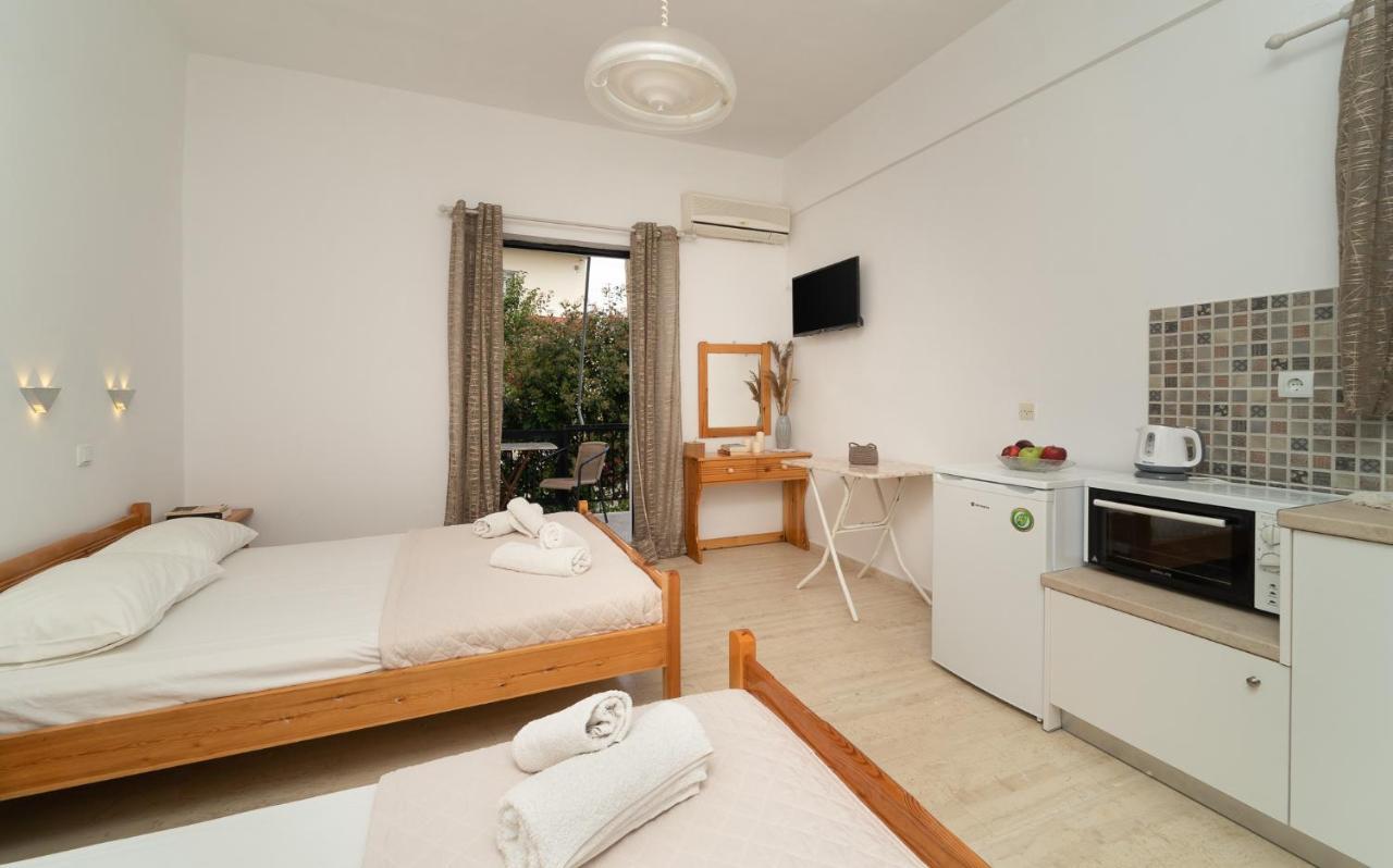 Tsimiklis Apartments 菲尼孔塔 外观 照片