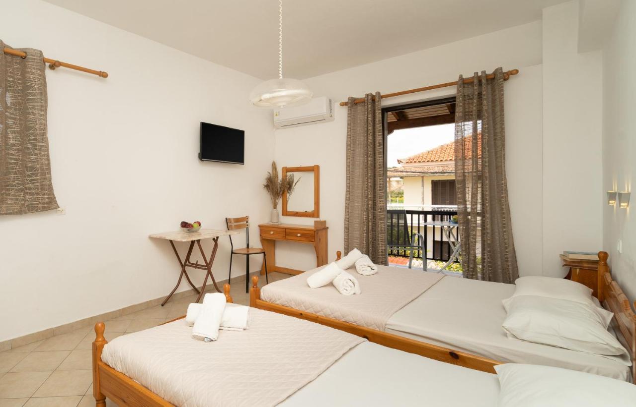 Tsimiklis Apartments 菲尼孔塔 外观 照片