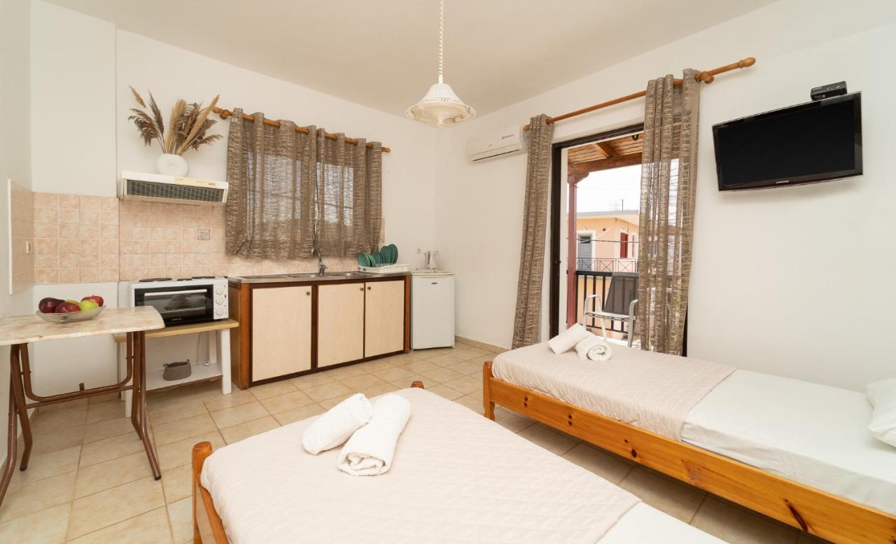 Tsimiklis Apartments 菲尼孔塔 外观 照片